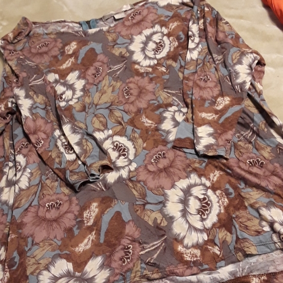 Size medium shirt bundles - Picture 3 of 3